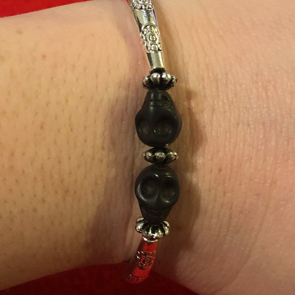 Black skull 💀 bangle like stretch bracelet!